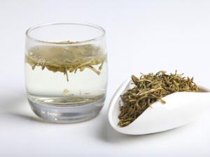 嗓子干癢喝金銀花茶-潤(rùn)喉糖不宜長(zhǎng)期食用