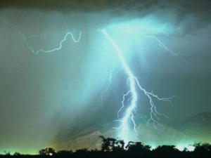 雷雨天如何防雷電？雷雨天氣防雷擊小竅門