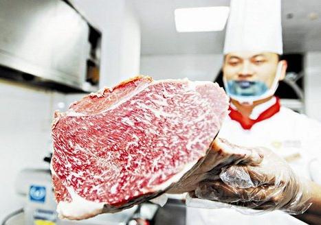 餐桌上的奢飾品天價(jià)牛肉：武漢雪花牛肉每斤售價(jià)近2千，賣出1頭?？少I寶馬車