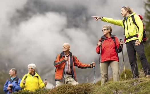 老人經(jīng)常旅游緩解孤獨(dú)寂寞 老人旅游的注意事項 