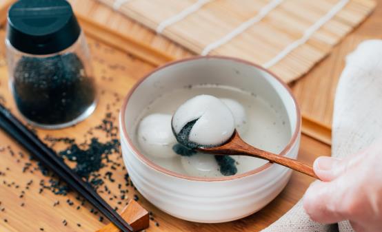 自制黑芝麻流沙餡做法 常食用黑芝麻的7大好處